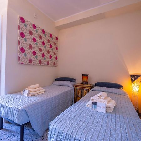 Riva Dante Apartment - Happy Rentals Екстер'єр фото